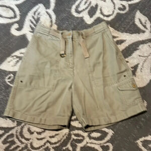 Lauren ralph Lauren khaki shorts. Excellent condition. Size 6 petite.